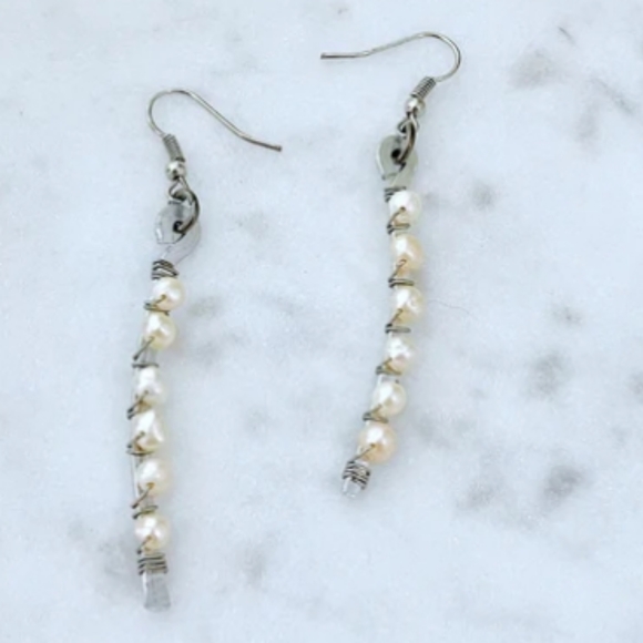 HANDMADE FRESHWATER PEARLS DANGLING EARRINGS IN BLUSH - Picture 3 of 4